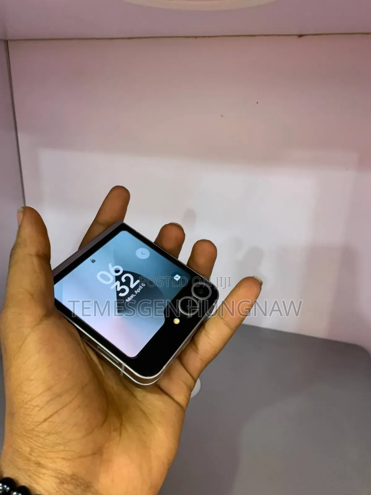 New Samsung Z 16 GB Black