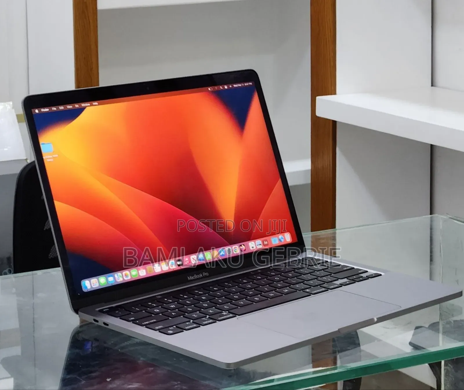 New Laptop Apple MacBook Pro 2022 M2 8GB Apple M2 SSD 256GB