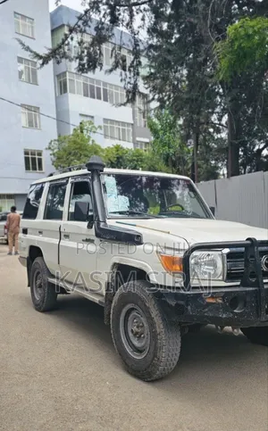 Toyota Land Cruiser 4.5 V8 TD STD 2010 White