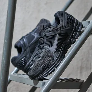 Nike Vomero 5 "Triple Black "Unisex Fashion Sneaker