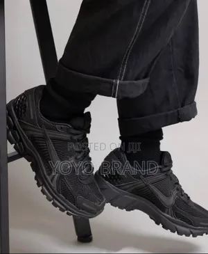 Nike Vomero 5 "Triple Black "Unisex Fashion Sneaker