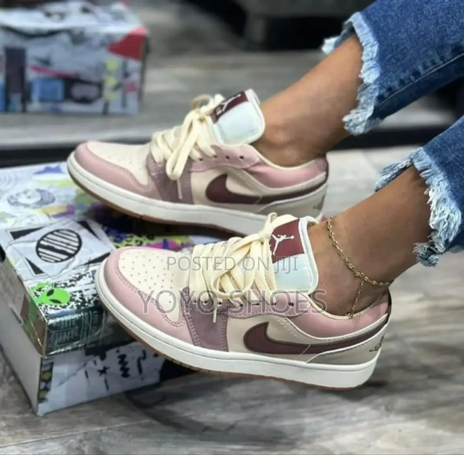 Nike Women's Air Jordan 1 Low Se "Dark Pony" Fashion Shoes