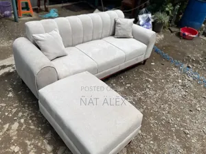 On Hand Sofa ለመካከለኛ ቤት ጥራት ያላቸዉ በፈለጉት ከለር አኛጋር ያገኛሉ