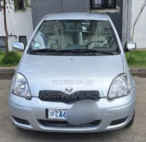 Toyota Vitz 2004 Silver