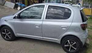 Toyota Vitz 2004 Silver