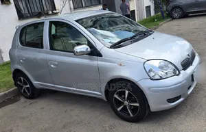 Toyota Vitz 2004 Silver