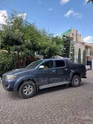 Toyota Hilux SR 4x4 2013 Gray
