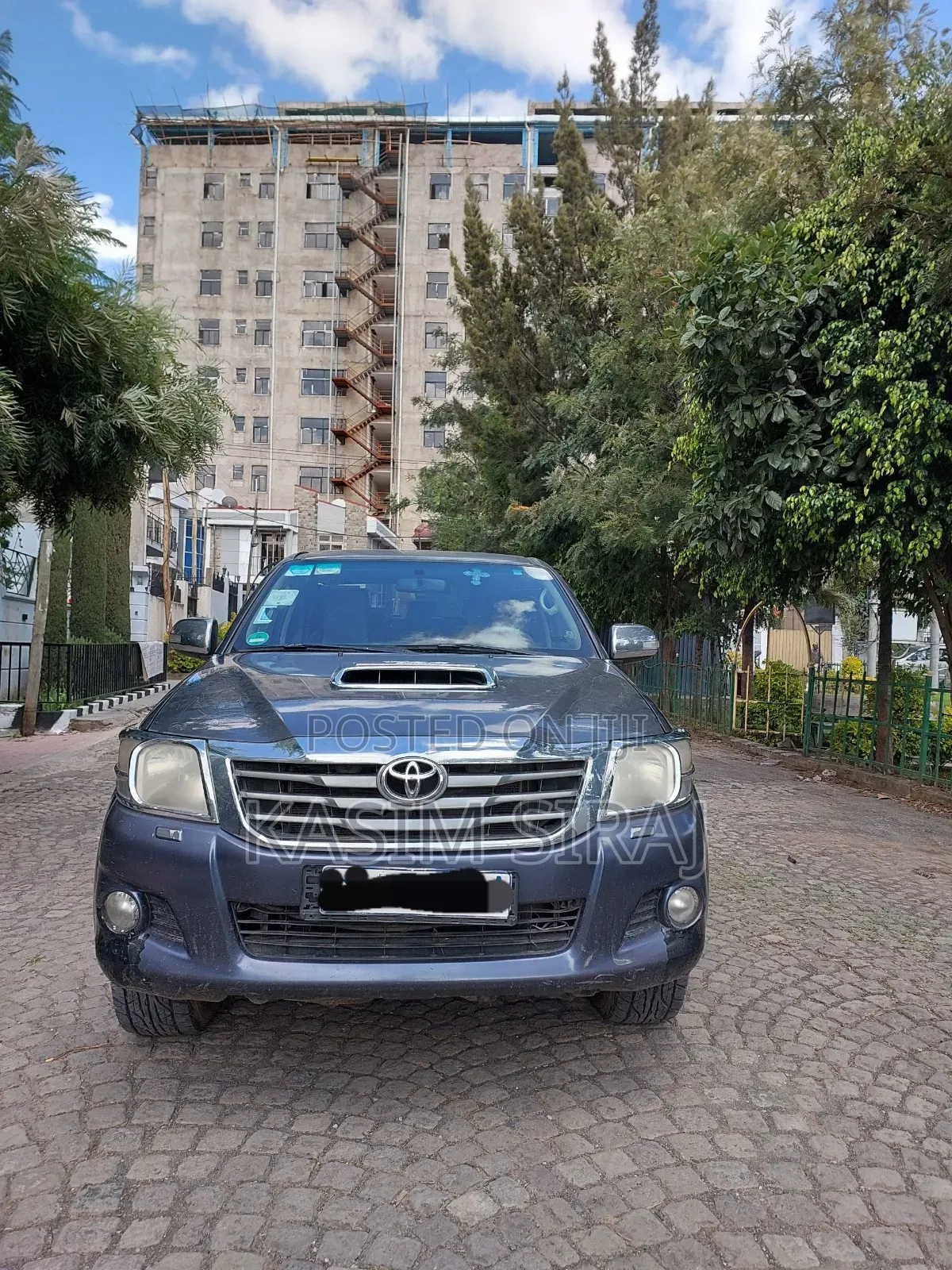 Toyota Hilux SR 4x4 2013 Gray