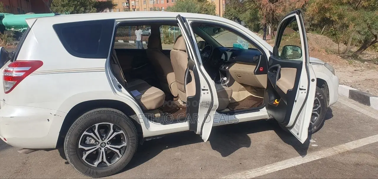 Toyota RAV4 2014 White