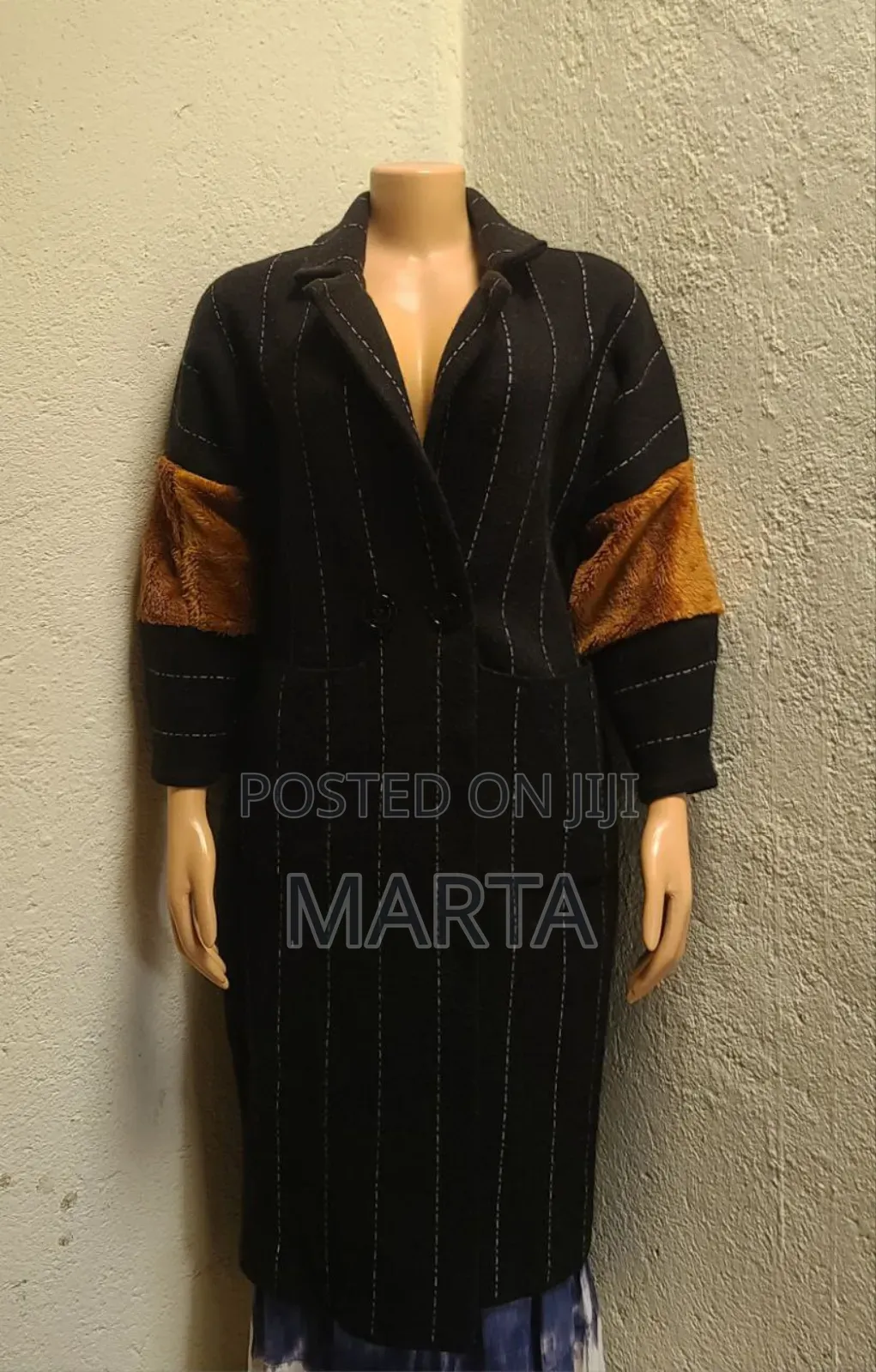 Fancy Black Coat With Fur Sleeve Details