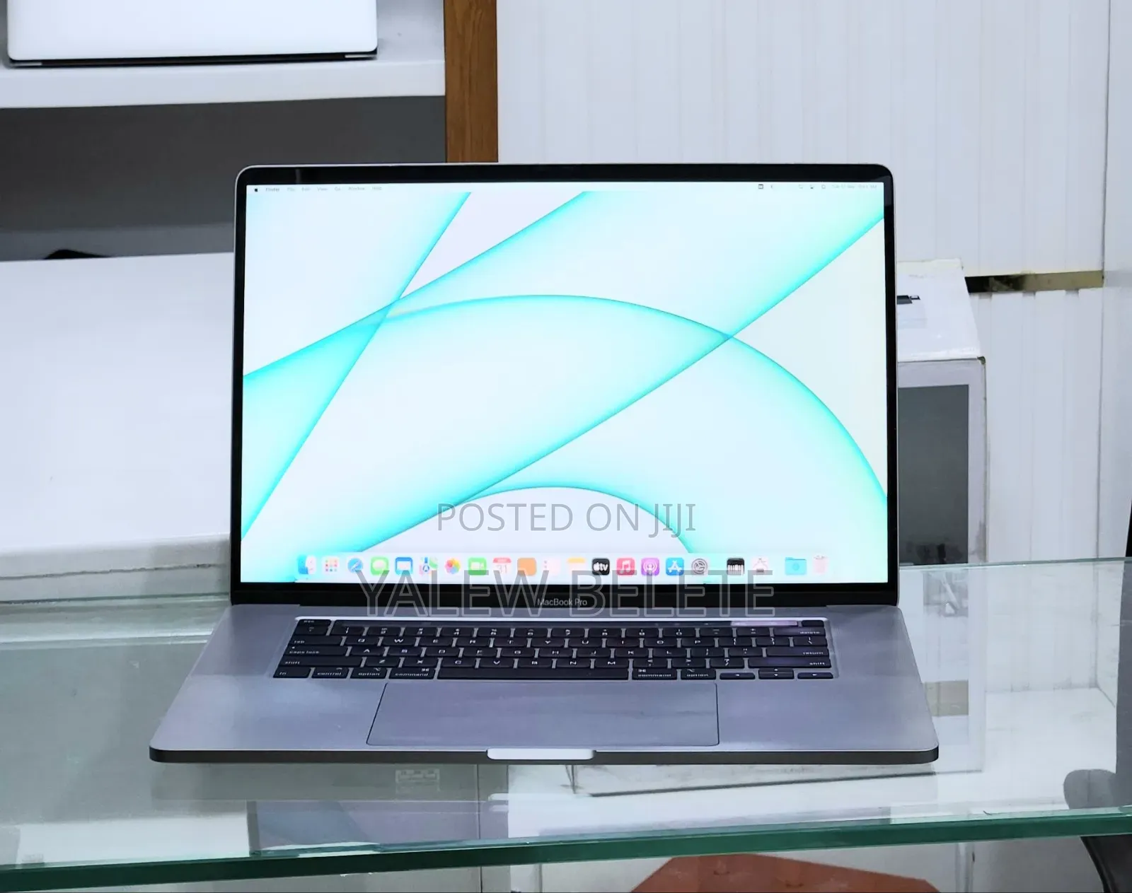 New Laptop Apple MacBook Pro 2019 32GB Intel Core i9 SSD 512GB