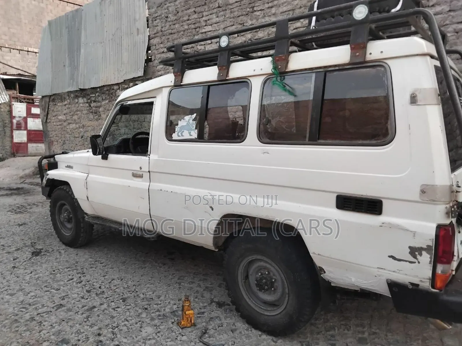 Toyota Land Cruiser 1993 White