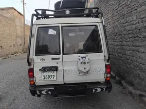 Toyota Land Cruiser 1993 White