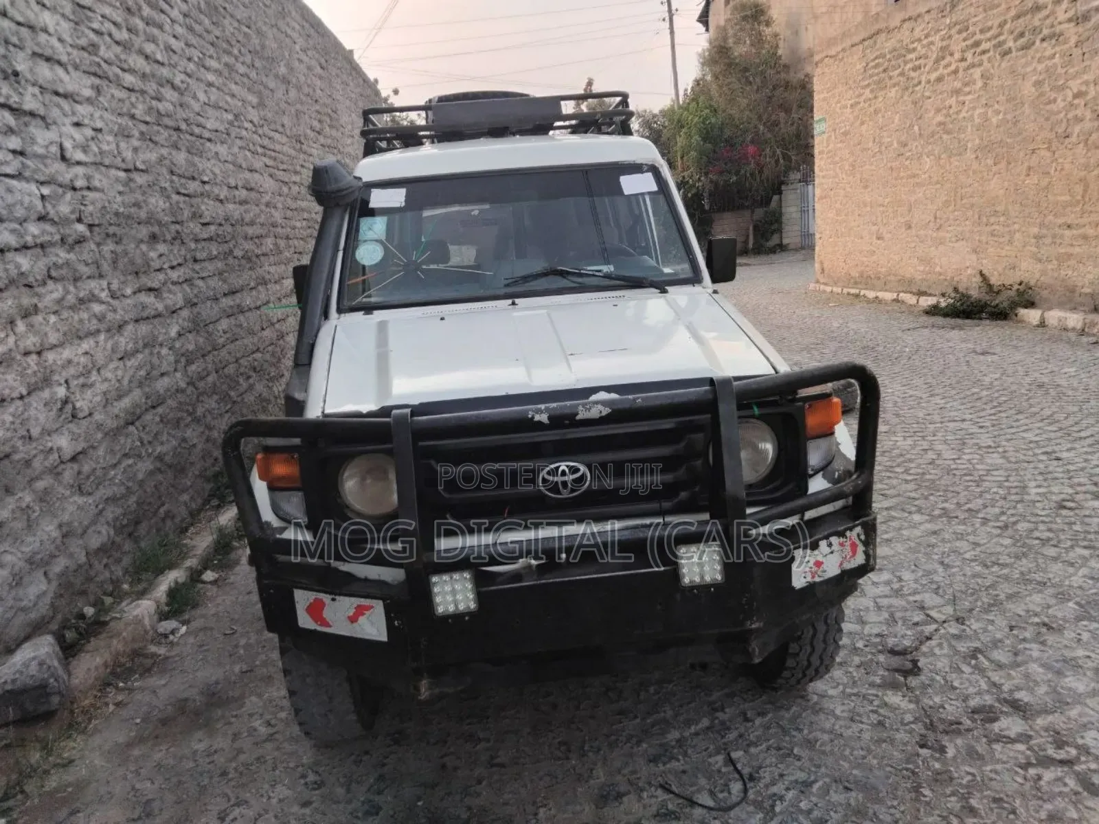 Toyota Land Cruiser 1993 White