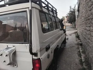 Toyota Land Cruiser 1993 White