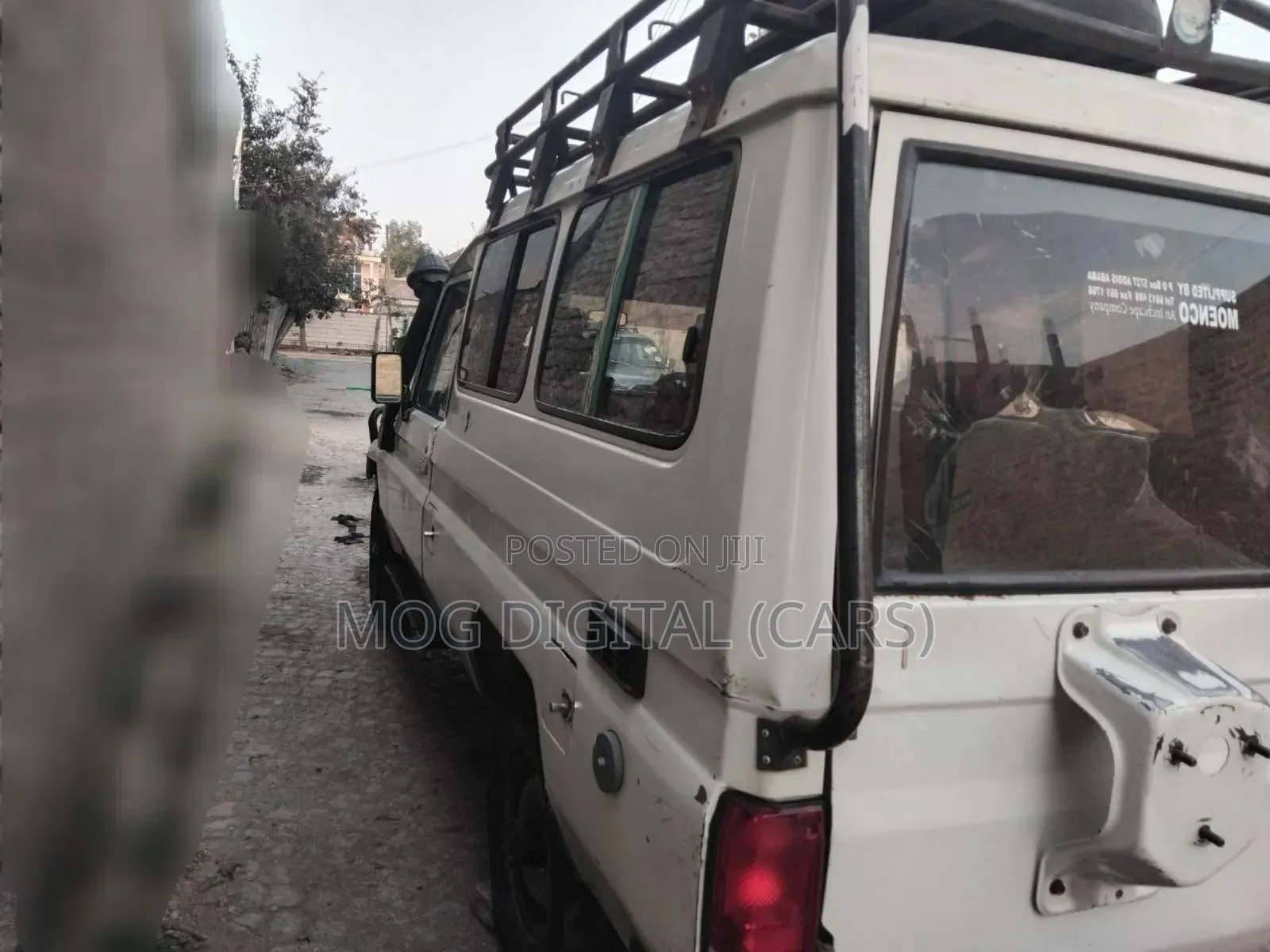 Toyota Land Cruiser 1993 White