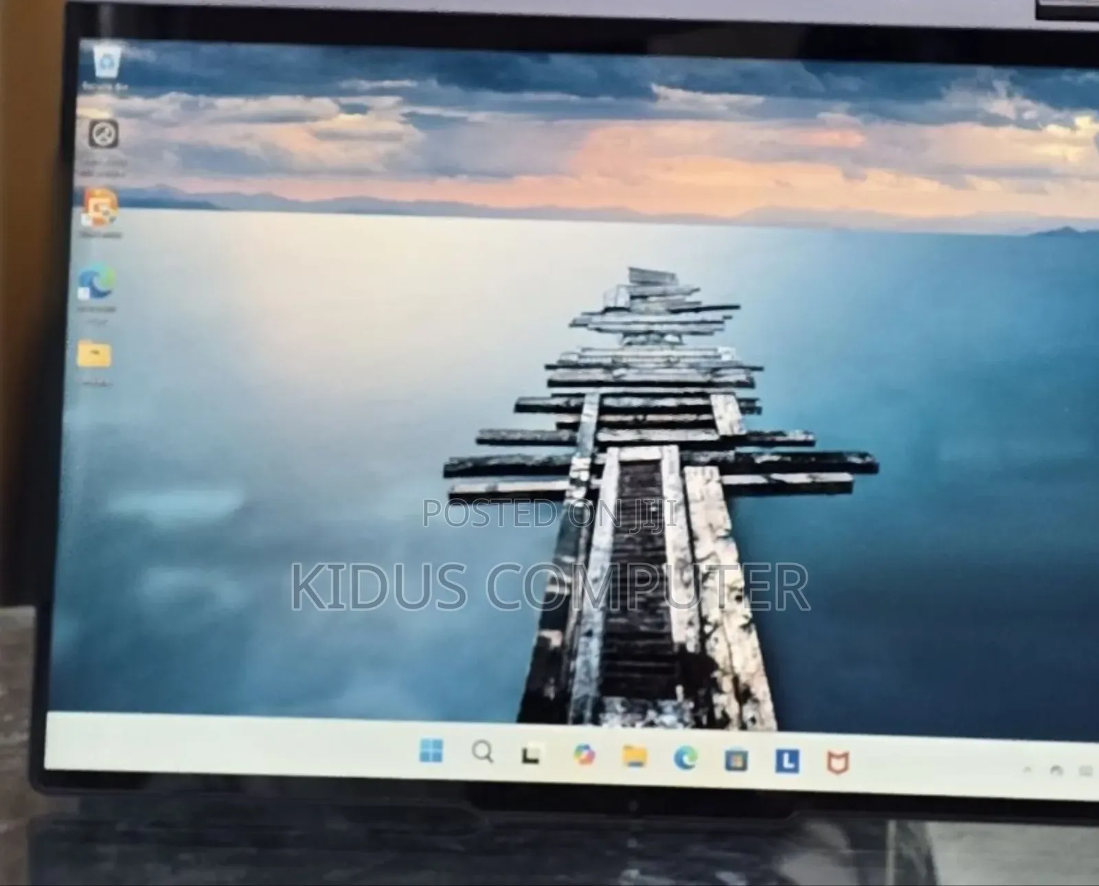 New Laptop Lenovo Yoga 7i 16GB Intel Core Ultra 7 SSD 512GB