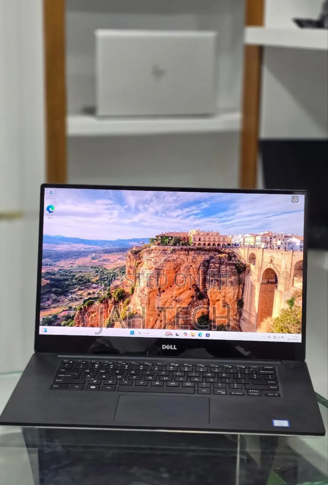 New Laptop Dell Precision 5520 16GB Intel Core i7 SSD 512GB