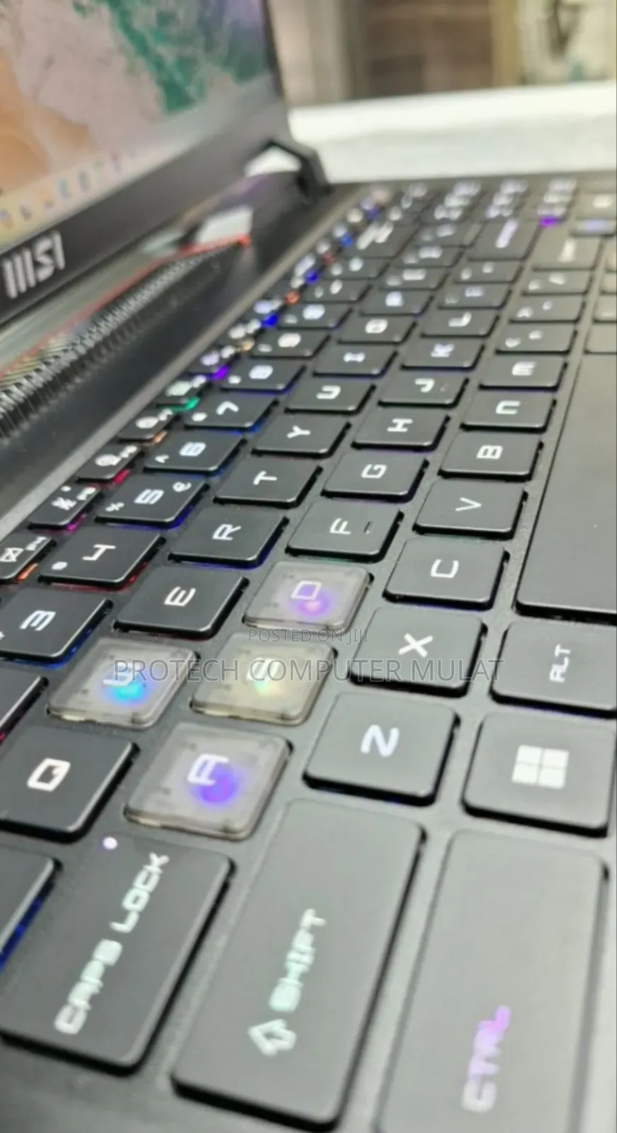 New Laptop MSI Raider GE68HX 13VI-202US 32GB Intel Core i9 SSD 1T