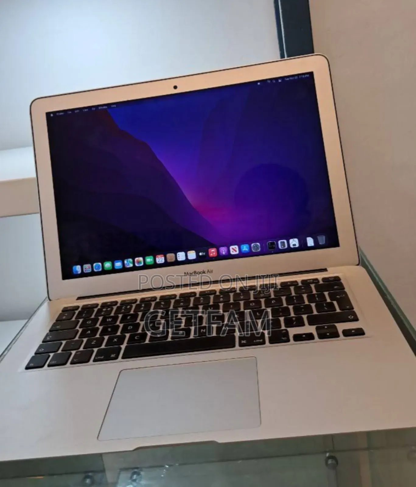 New Laptop Apple MacBook Pro 2017 8GB Intel Core i5 SSD 128GB