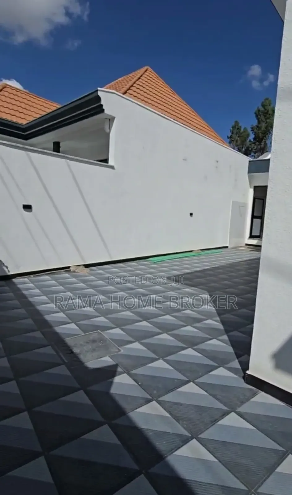 Furnished 3bdrm Villa in አያት ዞን አካባቢ, Yeka for sale