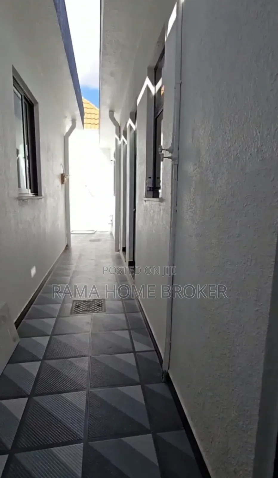 Furnished 3bdrm Villa in አያት ዞን አካባቢ, Yeka for sale