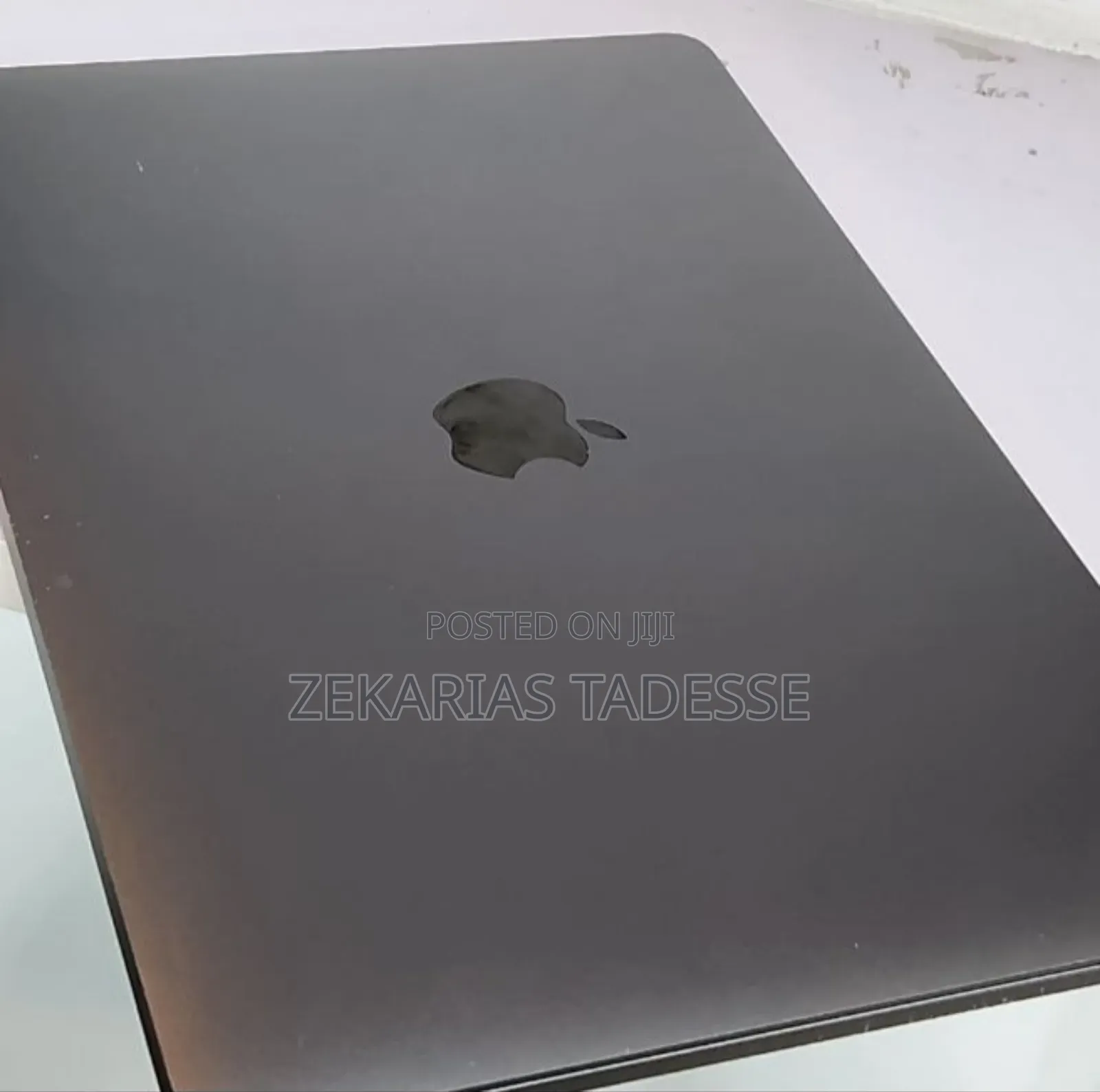 New Laptop Apple MacBook Pro 2017 8GB Intel Core i5 SSD 256GB