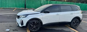 Peugeot 5008 2022 Off white