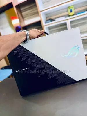New Laptop Asus ROG Zephyrus G16 32GB Intel Core i9 SSD 1T