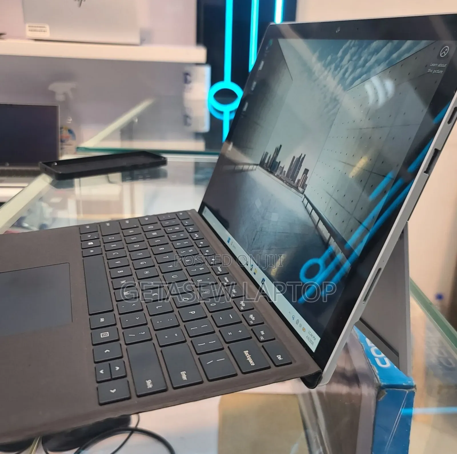 New Laptop Microsoft Surface Pro 7 16GB Intel Core i7 SSD 256GB