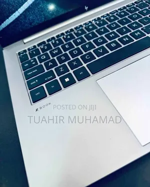 New Laptop HP ZBook Firefly 14 G10 16GB Intel Core i7 SSD 512GB