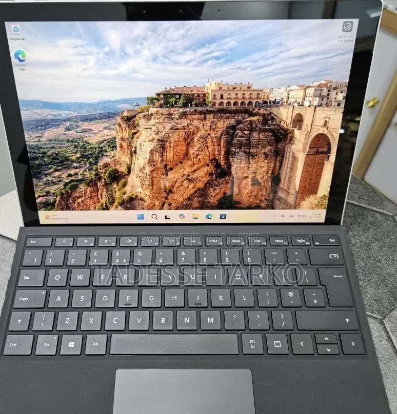 New Laptop Microsoft Surface Pro 7 16GB Intel Core i7 SSD 256GB