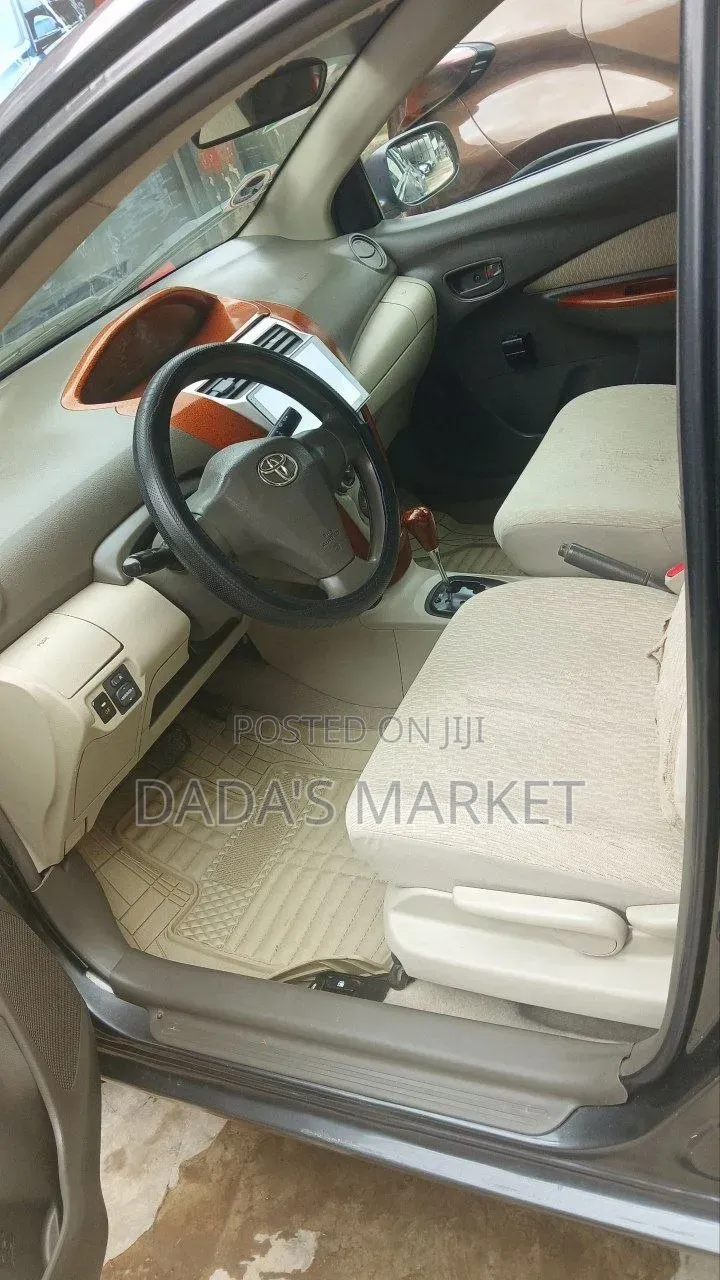 Toyota Yaris 2010 Black
