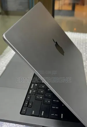 New Laptop Apple MacBook Pro M1 16GB Intel Core i5 SSD 512GB