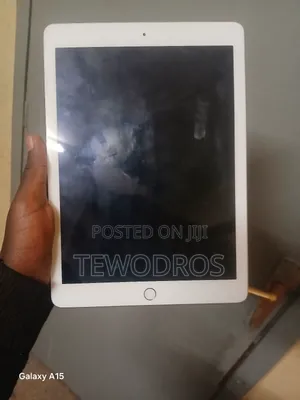 Apple iPad 5 (2022) 32 GB Pink