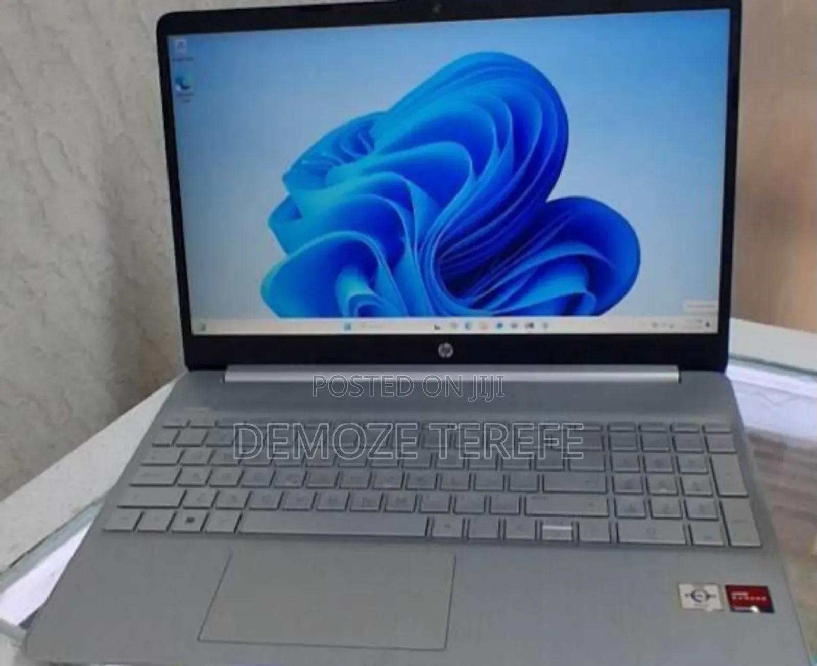 New Laptop HP Envy x360 8GB AMD SSD 512GB