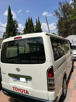Toyota HiAce 2014 White