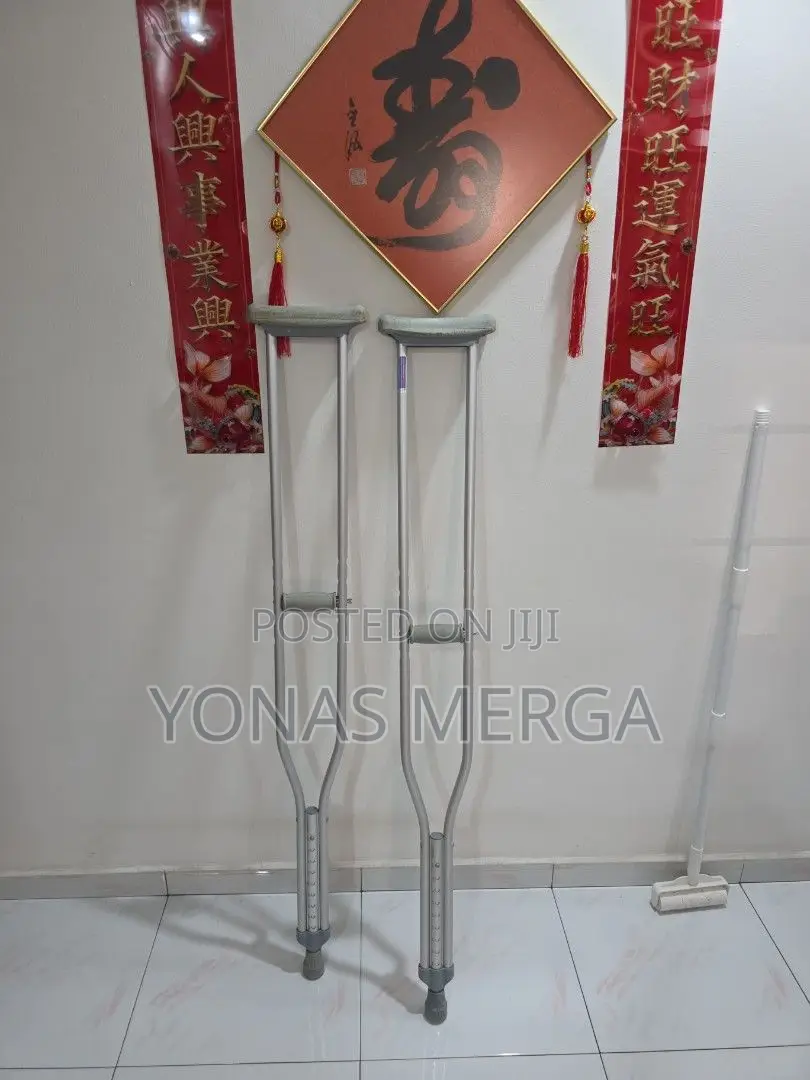 Axillary Crutches臻啷adjustment in 1′′ (2.5 Cm) Increments.150kg Weight