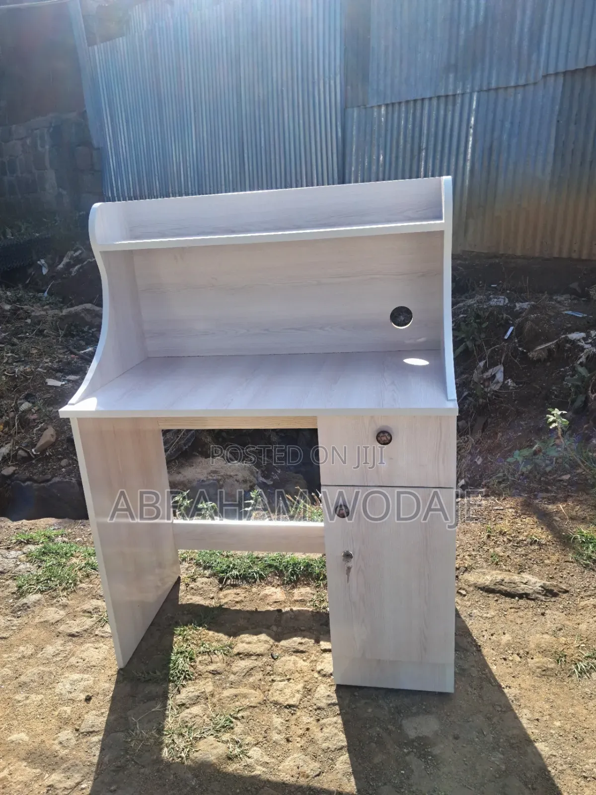ዘመናዊ Study Table