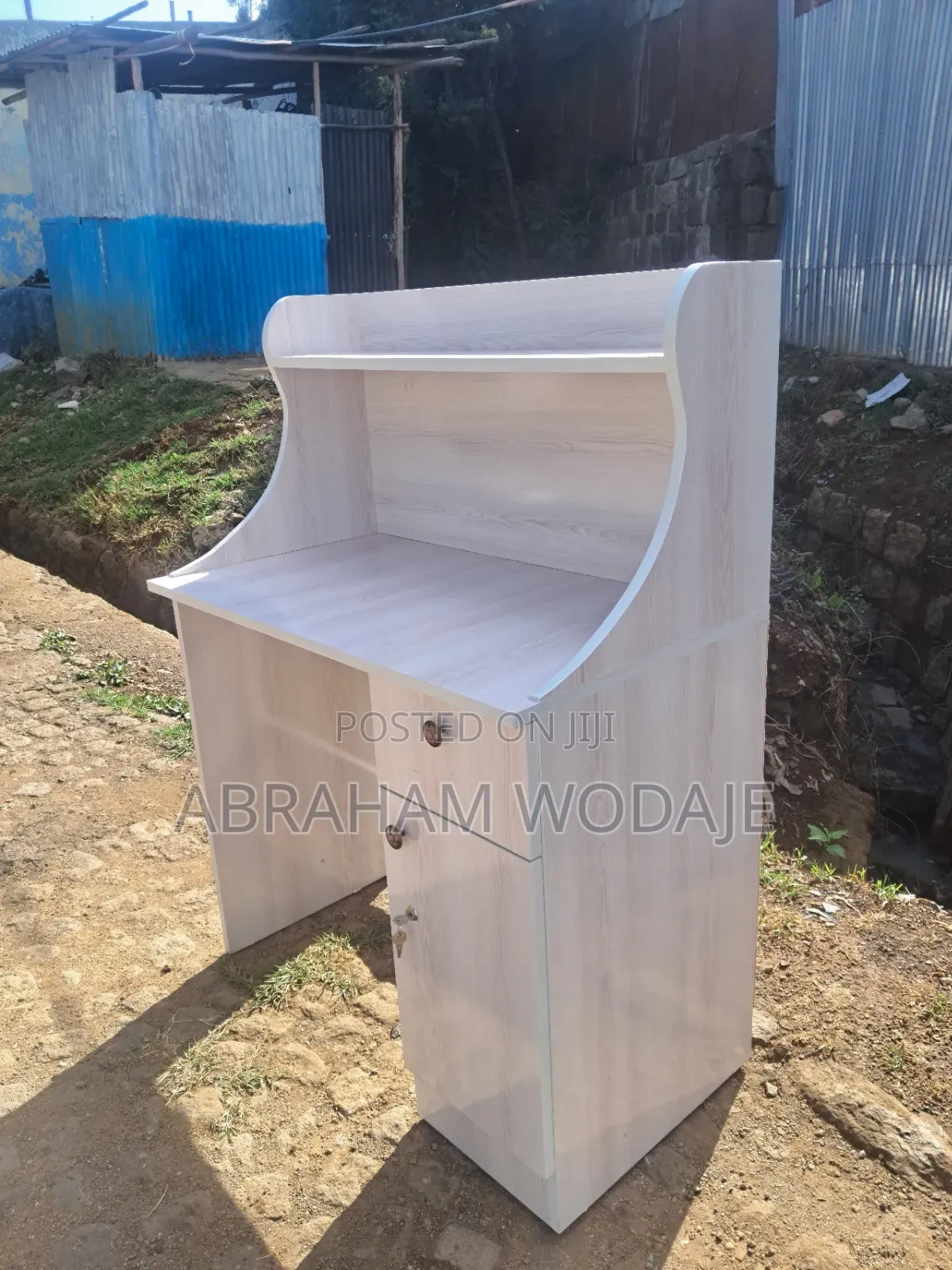 ዘመናዊ Study Table