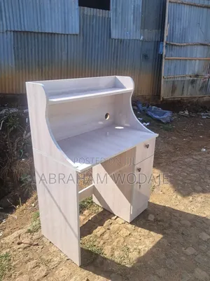 ዘመናዊ Study Table