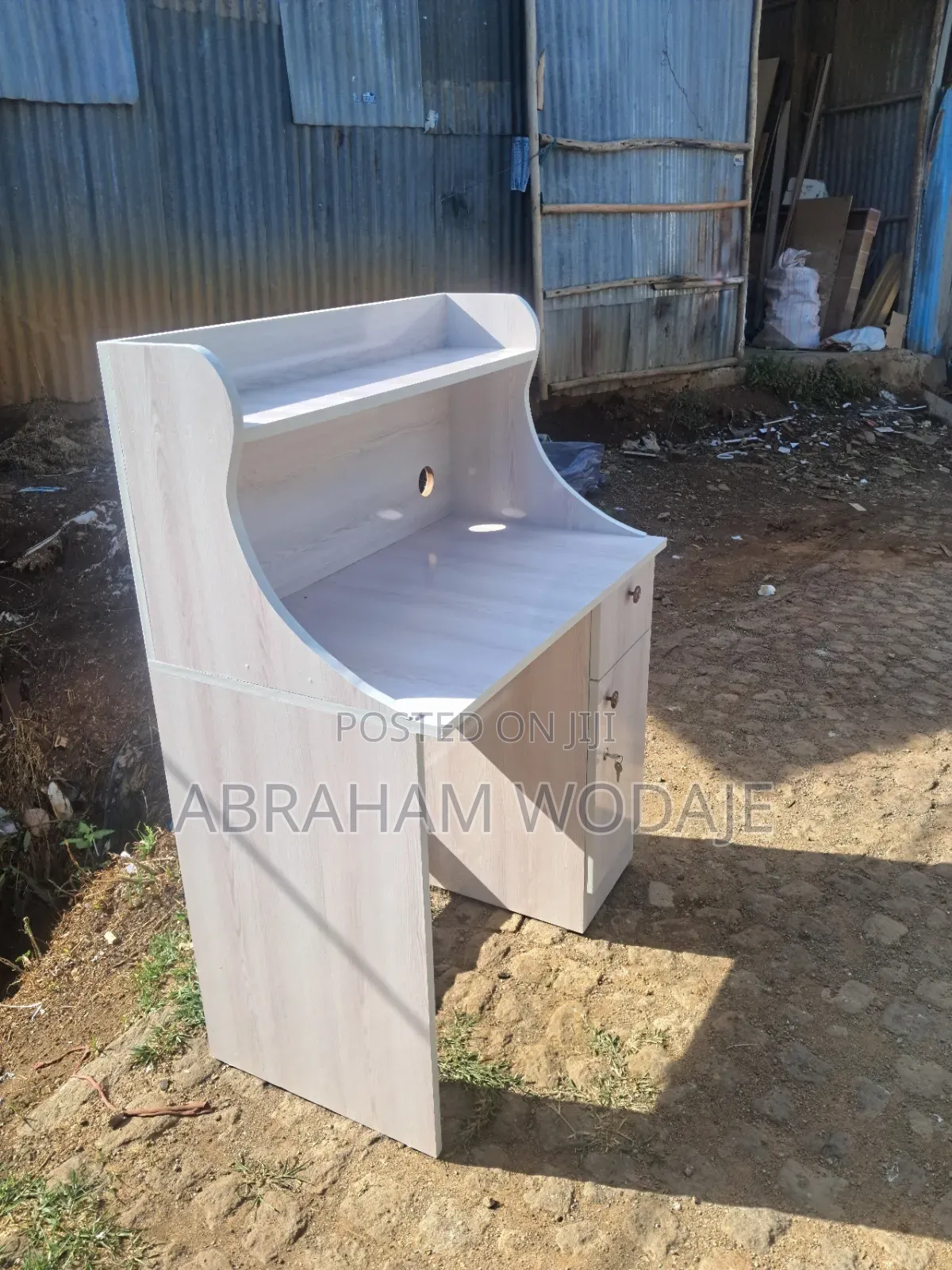 ዘመናዊ Study Table