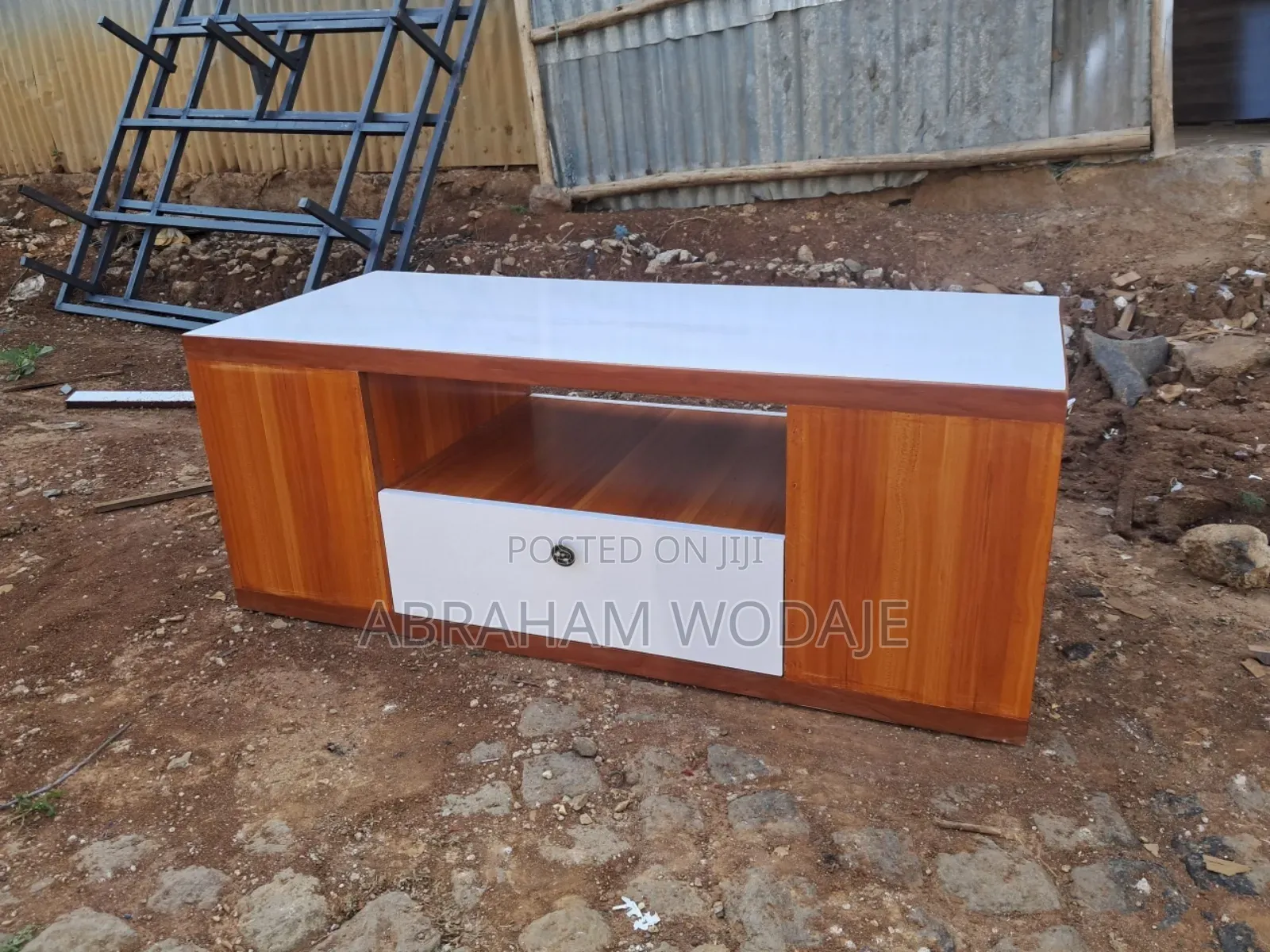ዘመናዊ Center Table