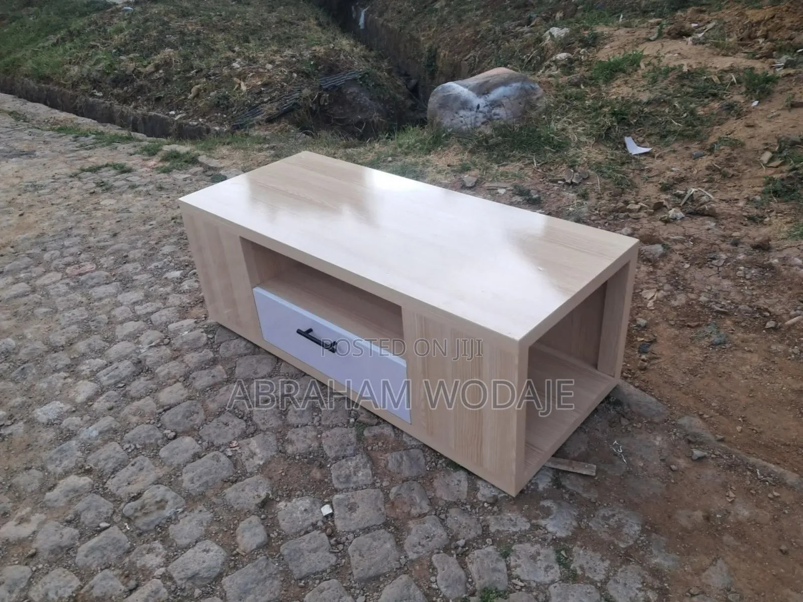 ዘመናዊ Center Table