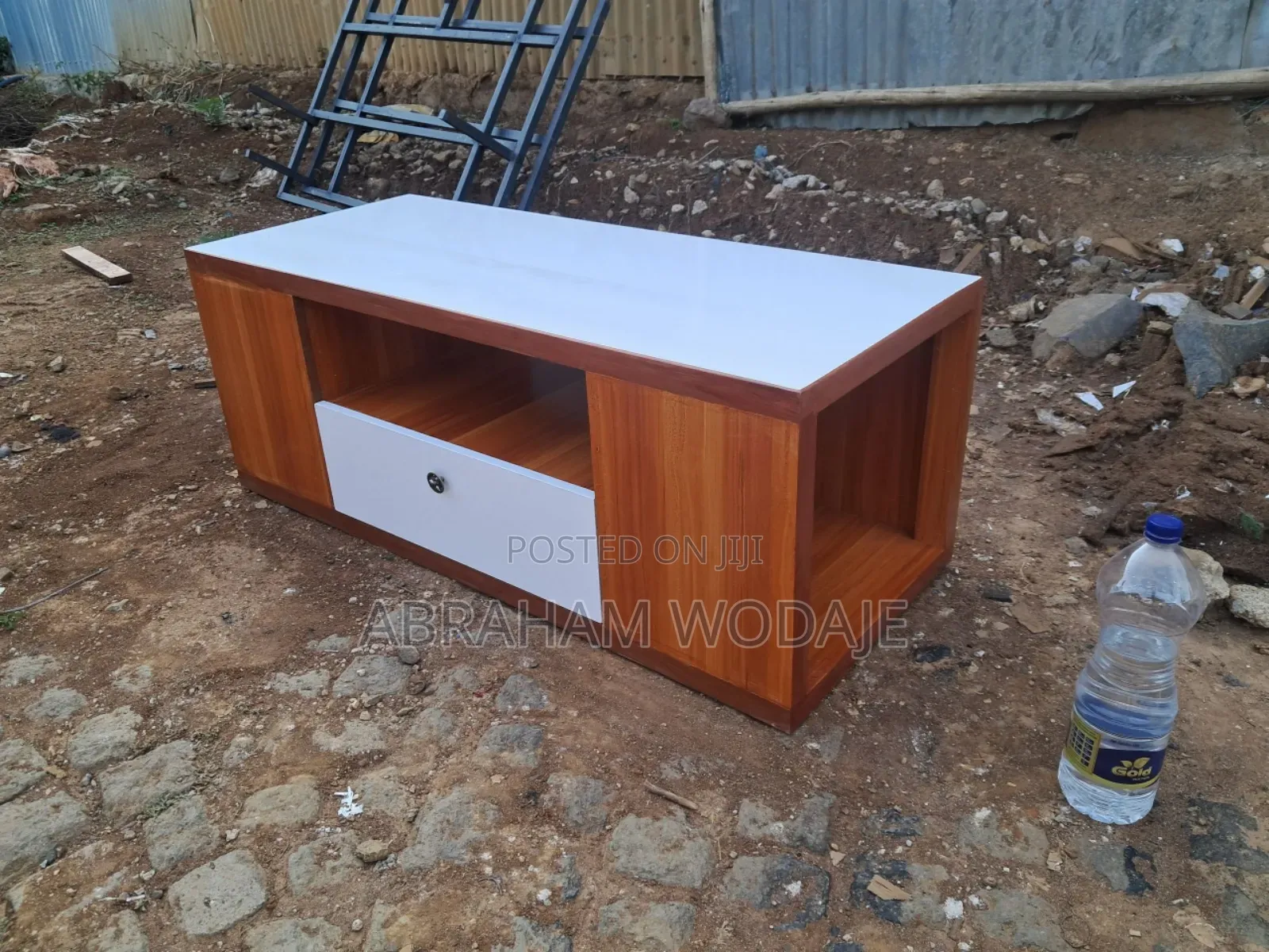ዘመናዊ Center Table