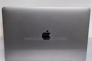 New Laptop Apple MacBook Pro 2017 8GB Intel Core i5 SSD 256GB