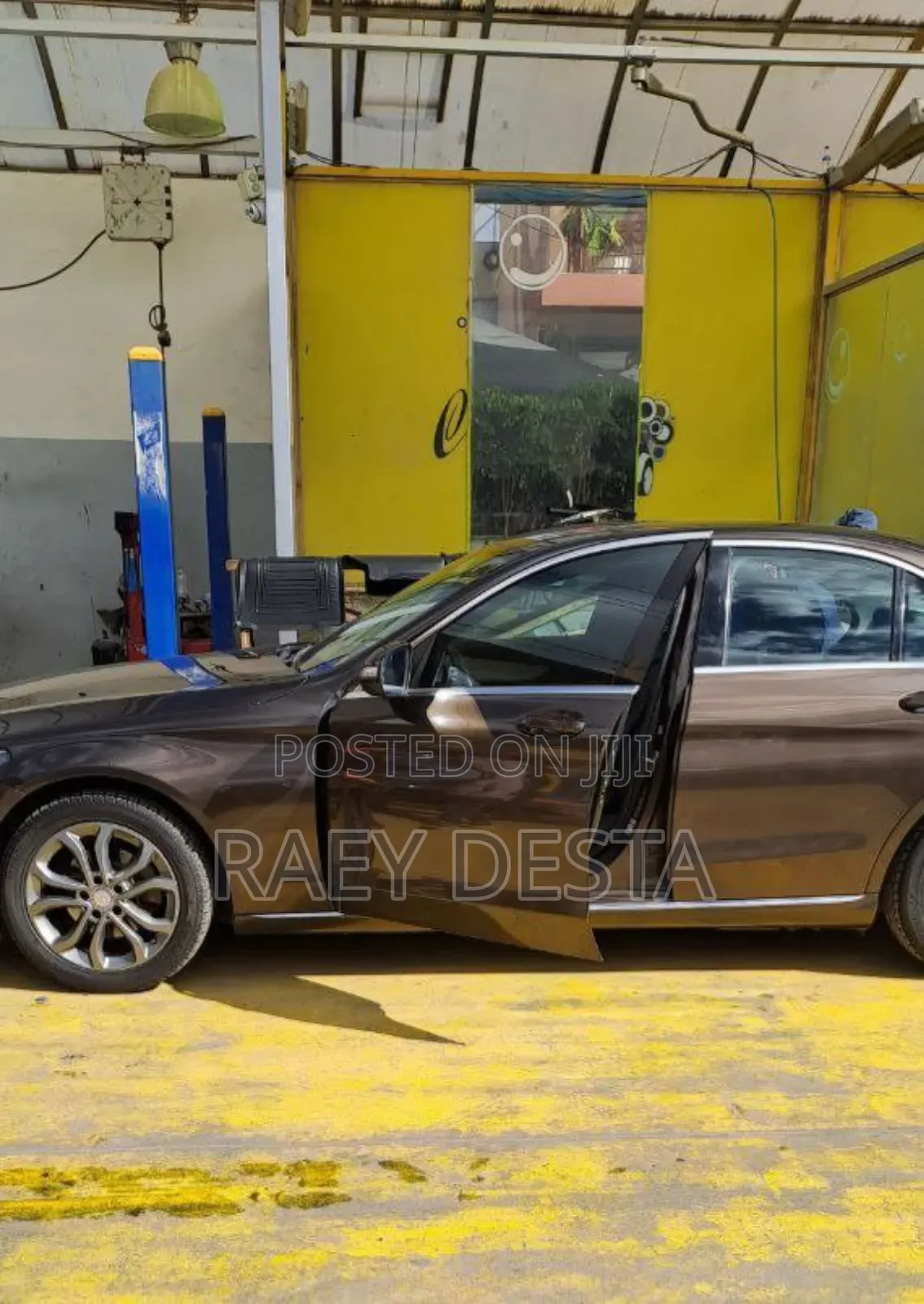 Mercedes-Benz C180 2014 Brown