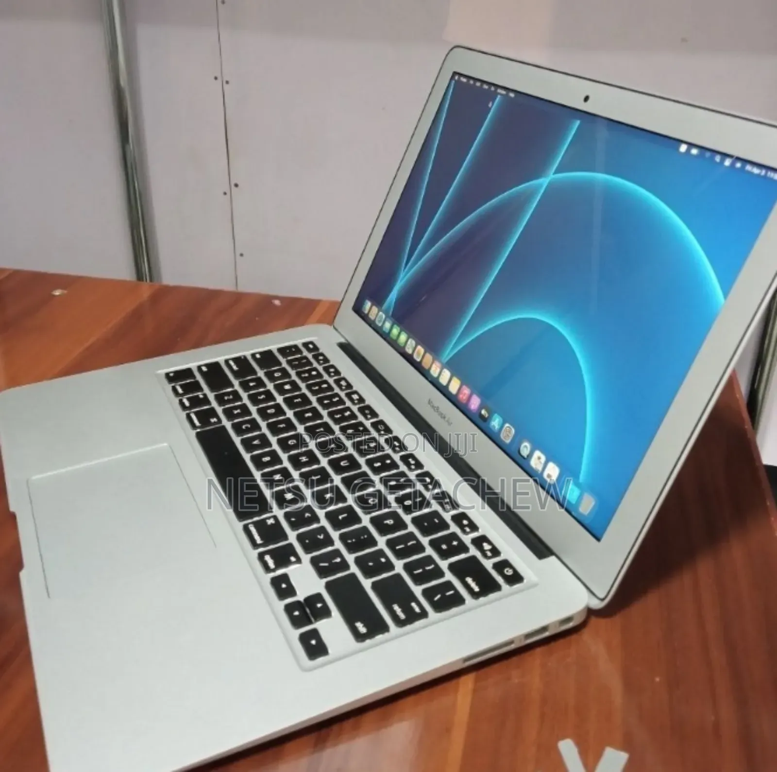 New Laptop Apple MacBook Pro M1 8GB Intel Core i5 SSD 128GB
