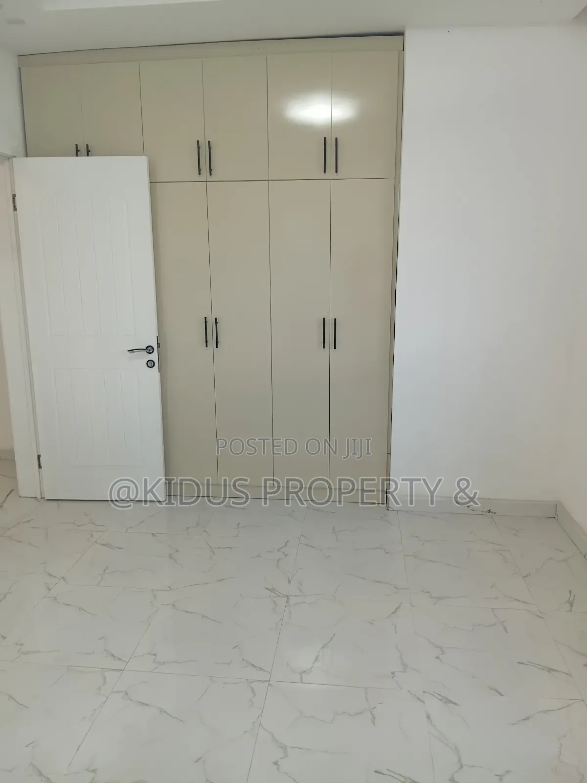 3bdrm Apartment in Jemo 1, Nifas Silk-Lafto for rent