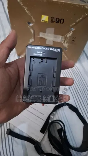Nikon D90 Brand New 18-135 Lens